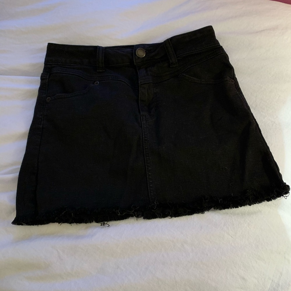 Black American Eagle mini denim skirt